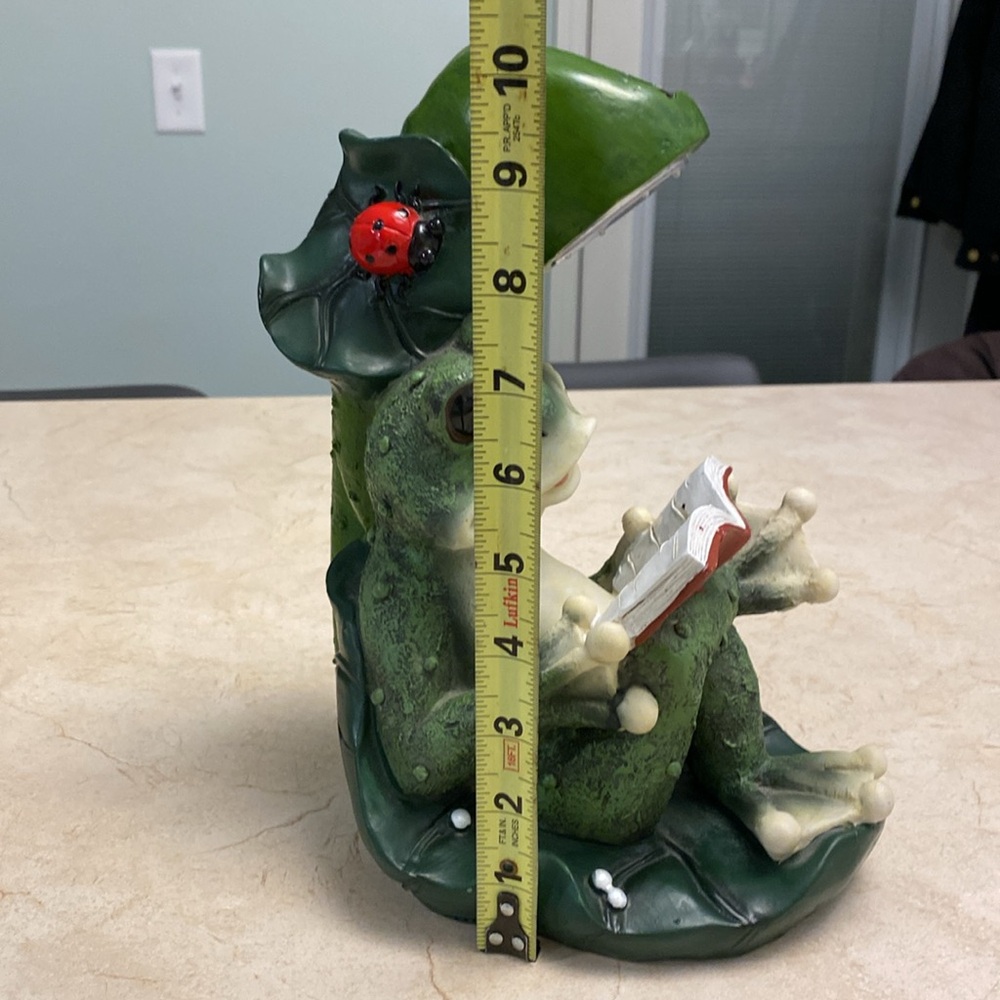 Solar Powered Frog Reader Garden Decor - Picture 12 of 13